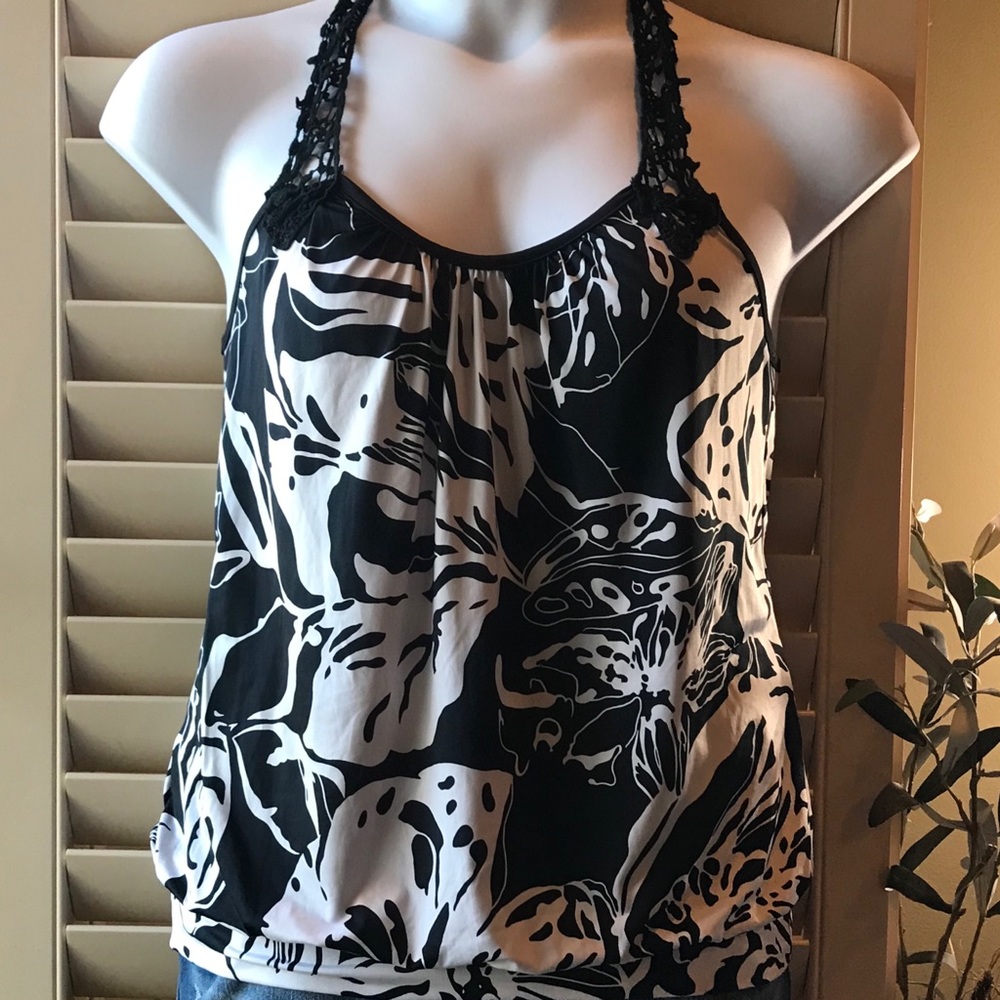 🎁 Retro Floral Racerback Top